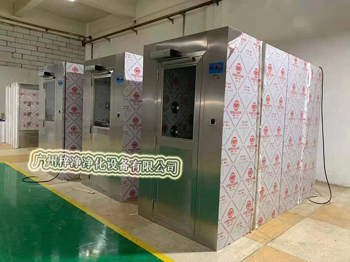 全不銹鋼風淋室通道外觀簡潔、大方，使用壽命長