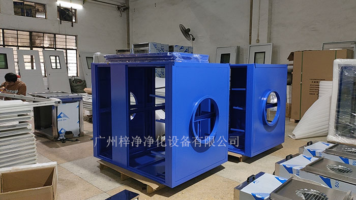 空氣過濾箱內部結構裝的初效空氣過濾器，高效空氣過濾器，風機。